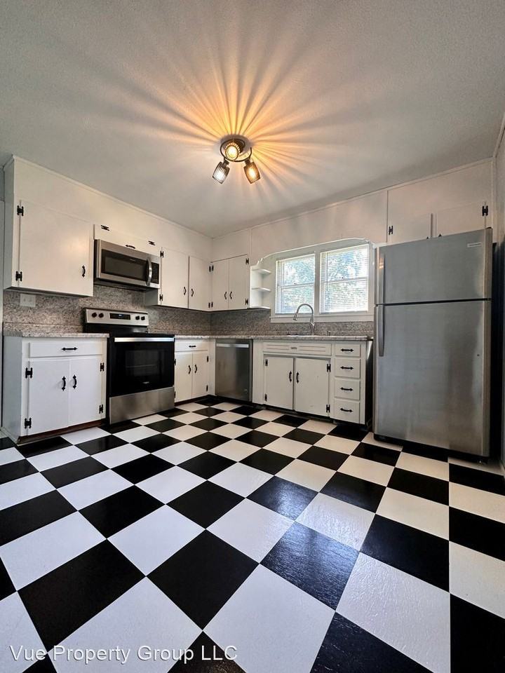 2218 Boston Ave - Photo 3 of 8