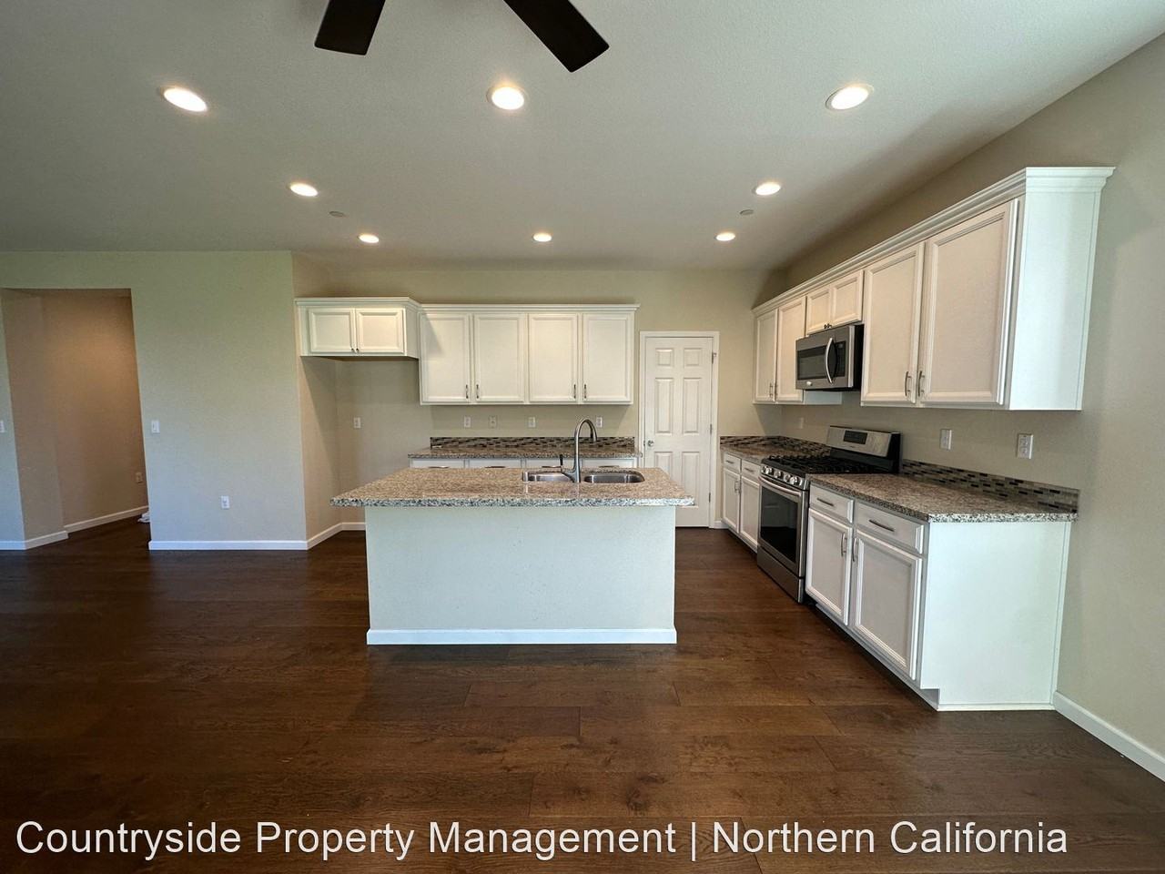 2416 Thaddeous Dr - Photo 2 of 33