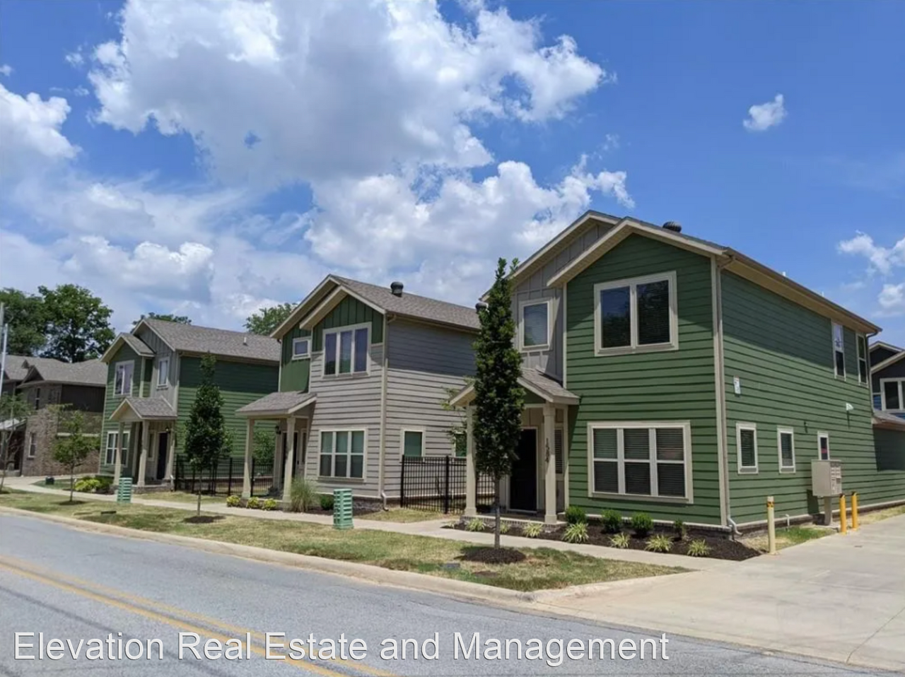 1584 N Leverett Ave - Photo 2 of 10