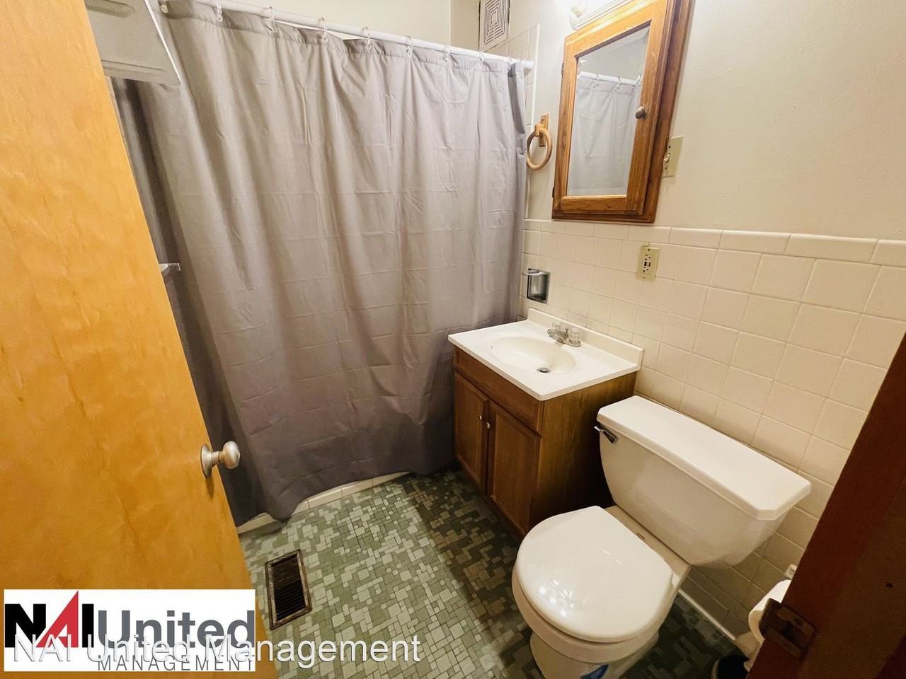 6121 Macarthur St - Photo 3 of 6