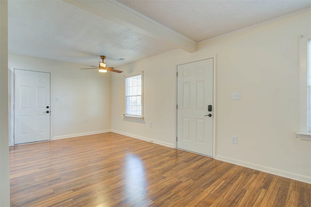 813 Minnie St - Photo 3 of 8