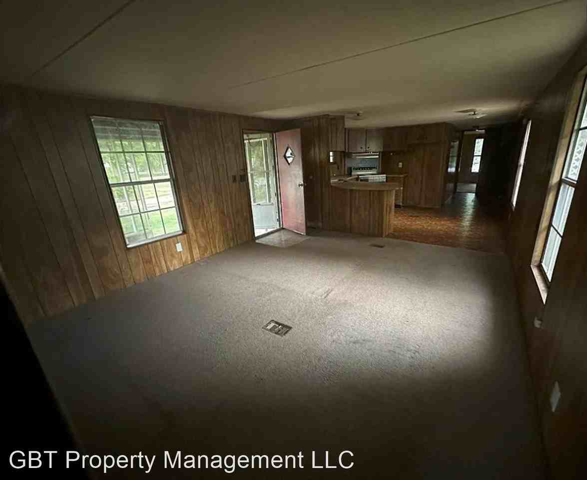 303 S Granger St - Photo 3 of 7