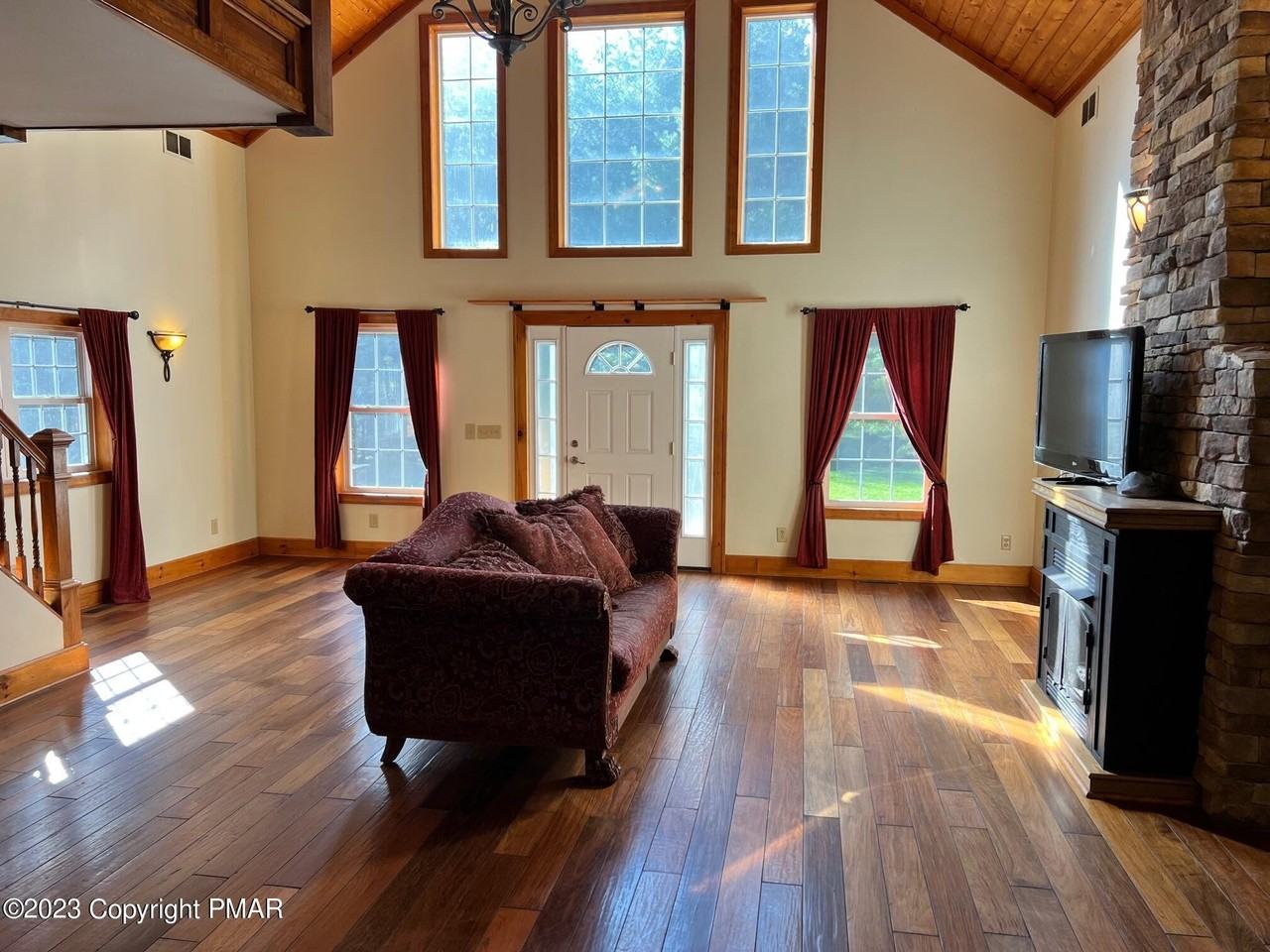 130 Log Rd - Photo 3 of 33