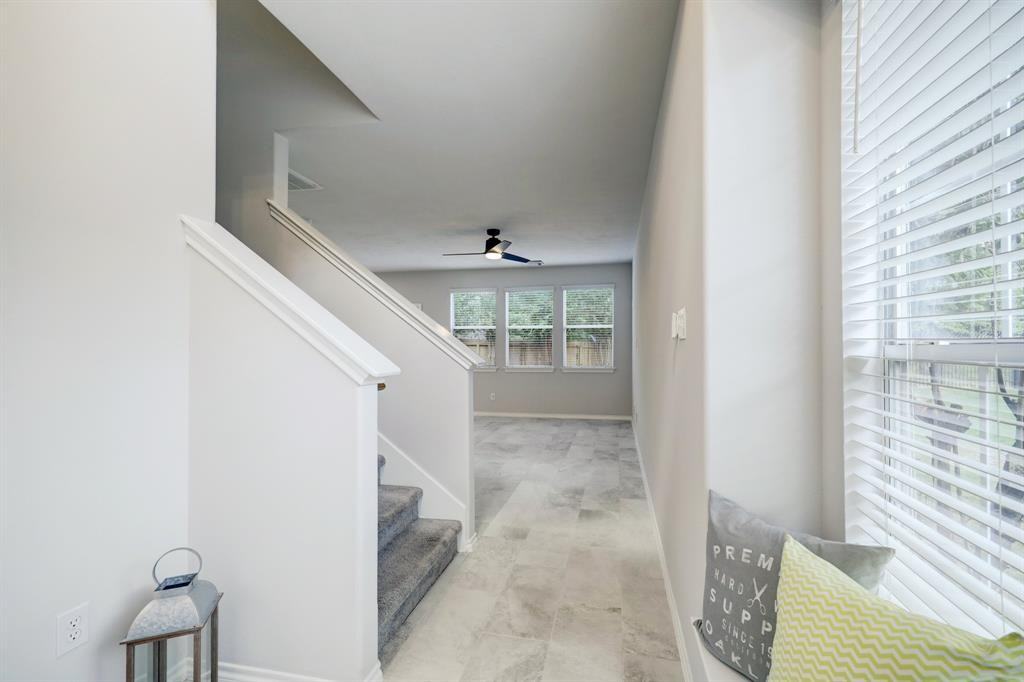 142 W Stedhill Loop - Photo 2 of 17