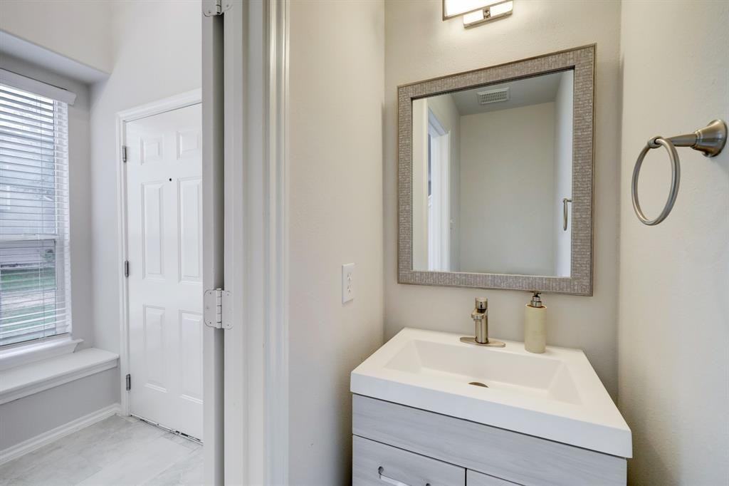 142 W Stedhill Loop - Photo 3 of 17