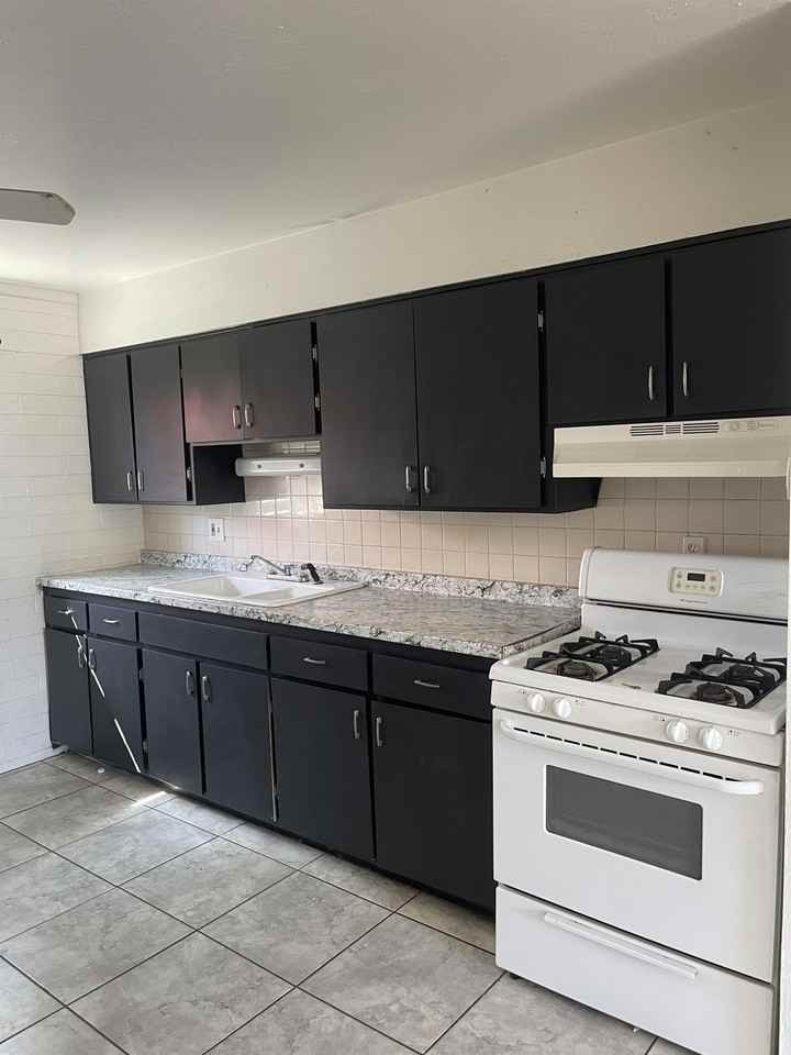 9816 N 15th St #2 - Photo 2 of 7