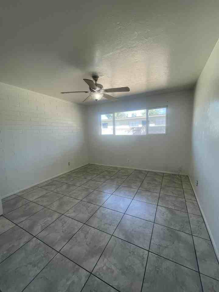 9816 N 15th St #2 - Photo 5 of 7