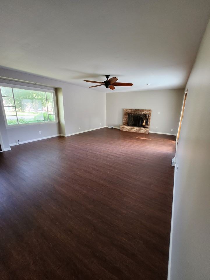 2090 Randall St - Photo 3 of 19