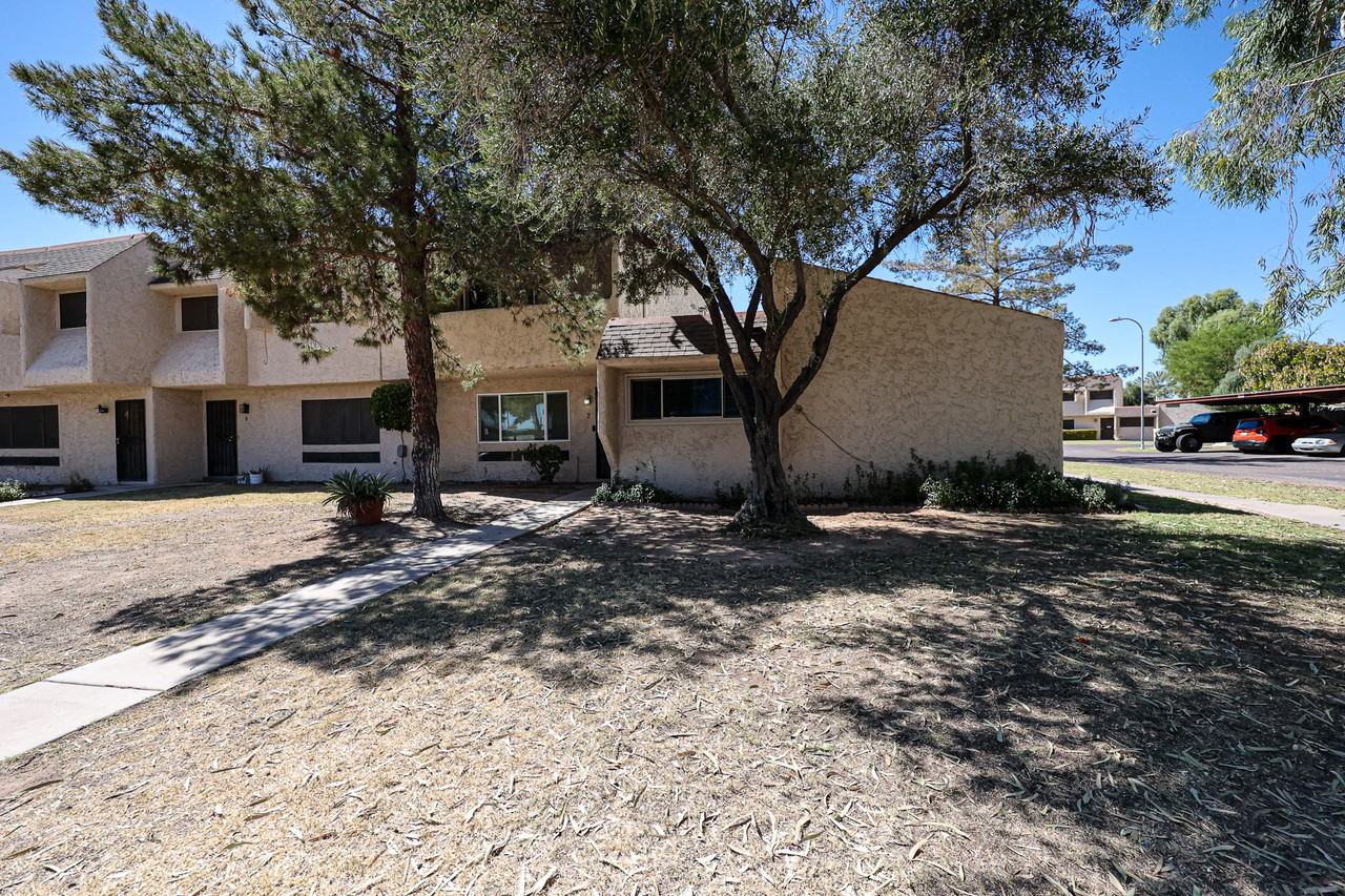 1052 S San Jose #2 - Photo 3 of 22