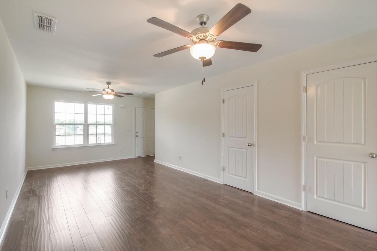 148 Cobblestone Place Dr - Photo 3 of 12
