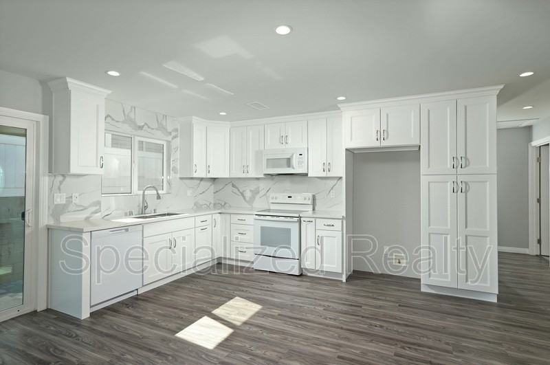 604 West Lexington Drive #A - Photo 2 of 17