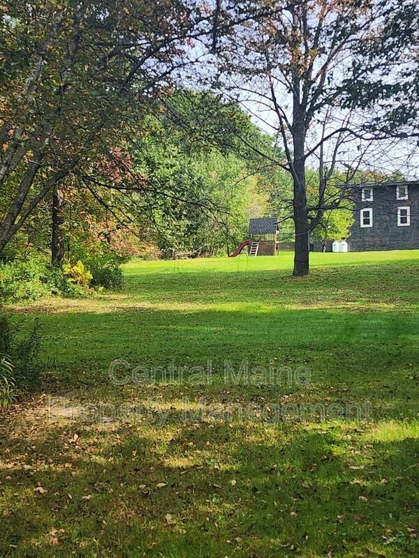 436 Pleasant St - Photo 2 of 11