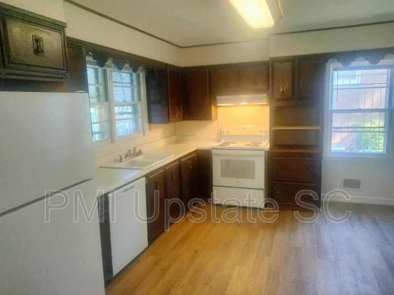 208 Greenacre Rd - Photo 3 of 13