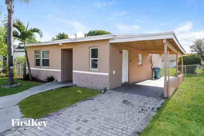 1930 Nw 2nd Ct - Photo 3 of 15