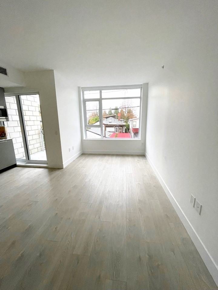 2435 Kingsway #313 - Photo 4 of 14