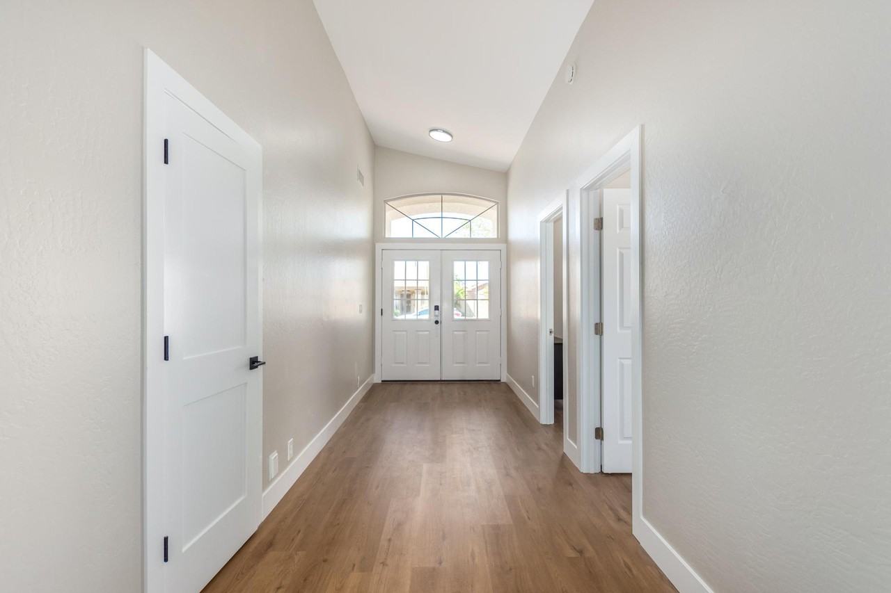 S Catherine Ct - Photo 2 of 11