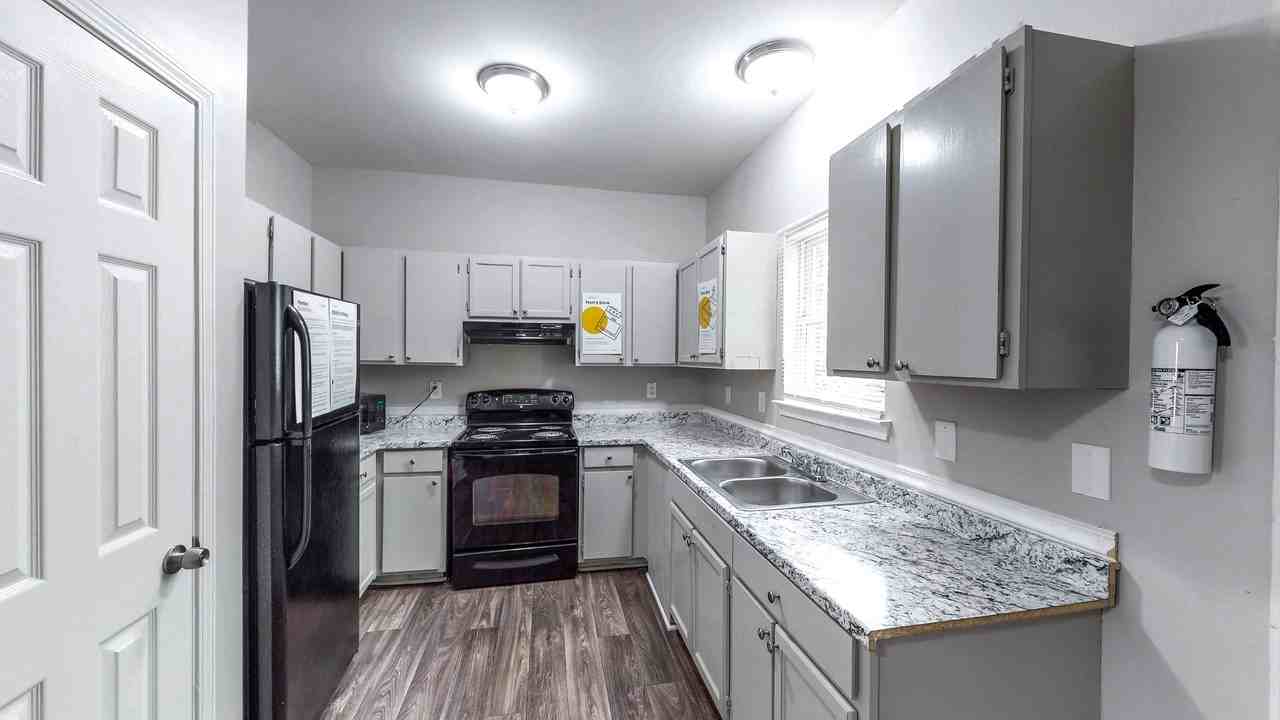 Ada Ave Nw - Photo 2 of 11