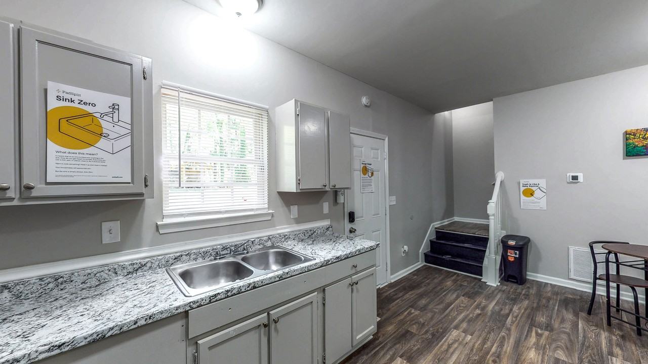 Ada Ave Nw - Photo 6 of 11