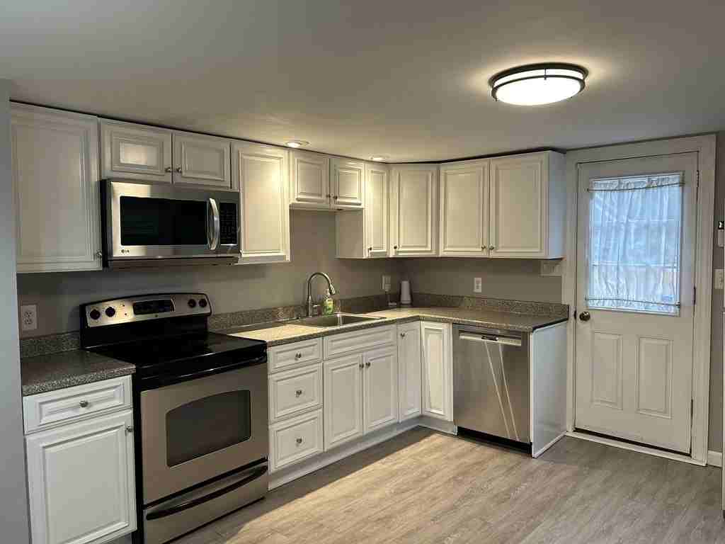 55 Oak St - Photo 3 of 28