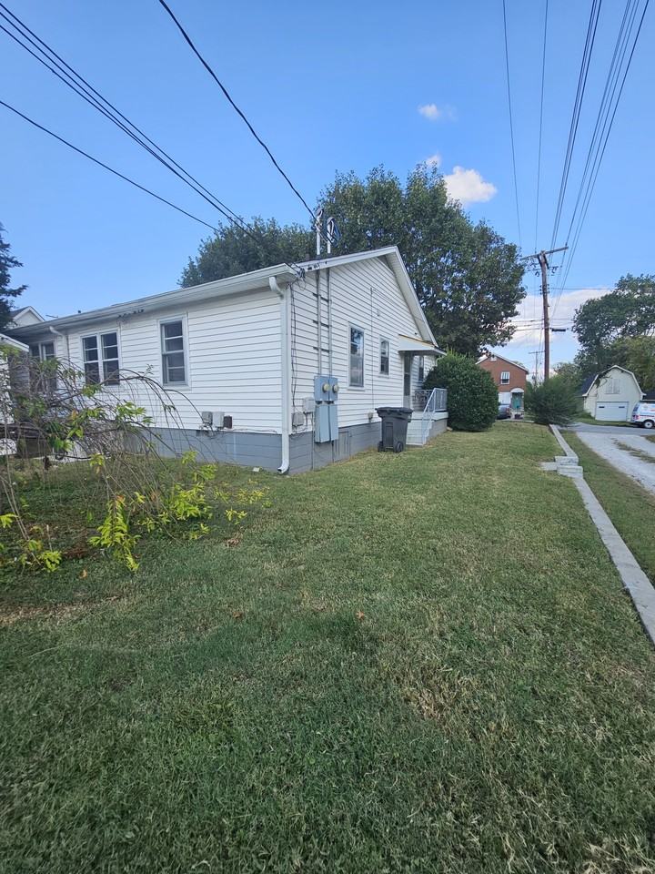 203 Stewart Street #A - Photo 7 of 11