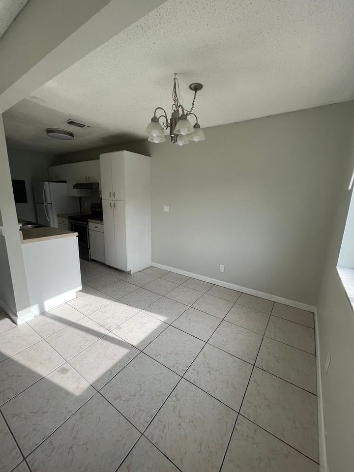 200 E Tiffany Dr - Photo 2 of 15