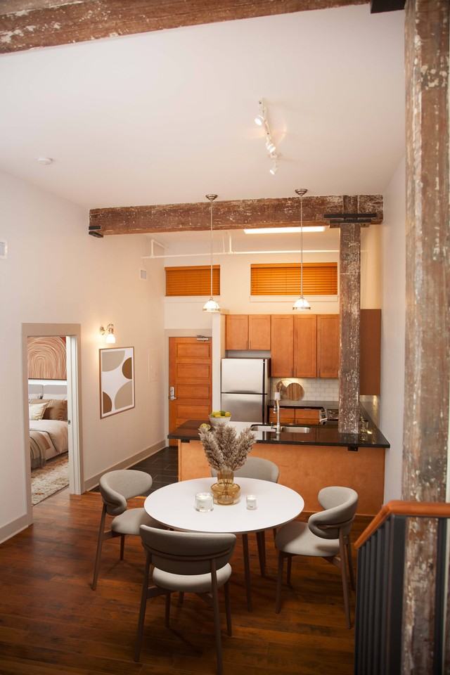 DH Holmes Apartments - Photo 5 of 42