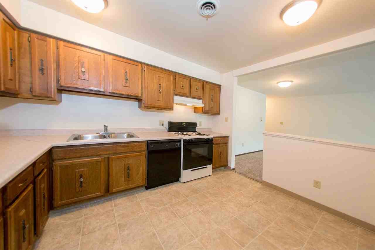 Hampshire Park - Photo 6 of 19