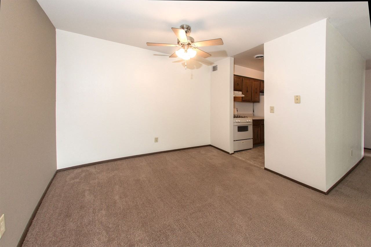 Hampshire Park - Photo 7 of 19