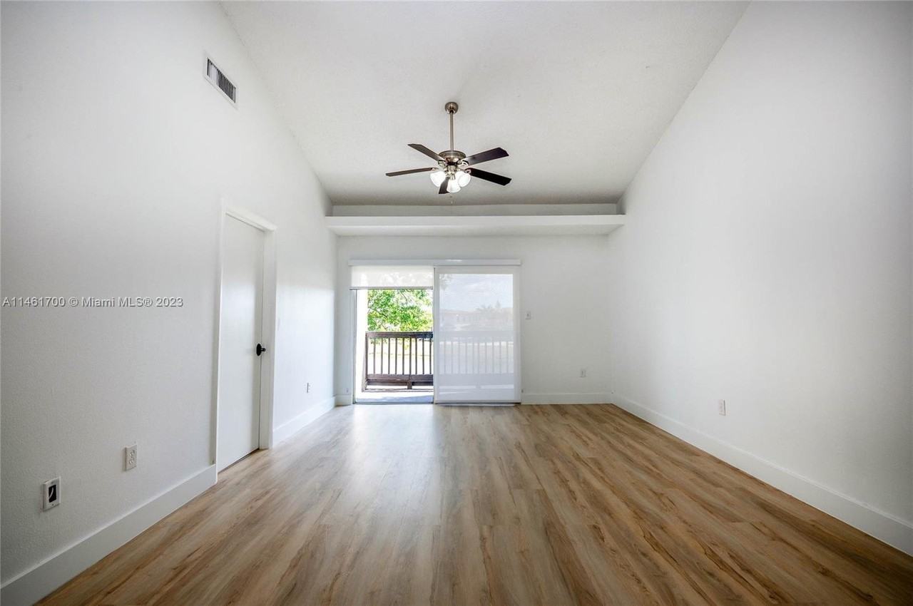 705 Sw 113th Way #705 - Photo 2 of 8