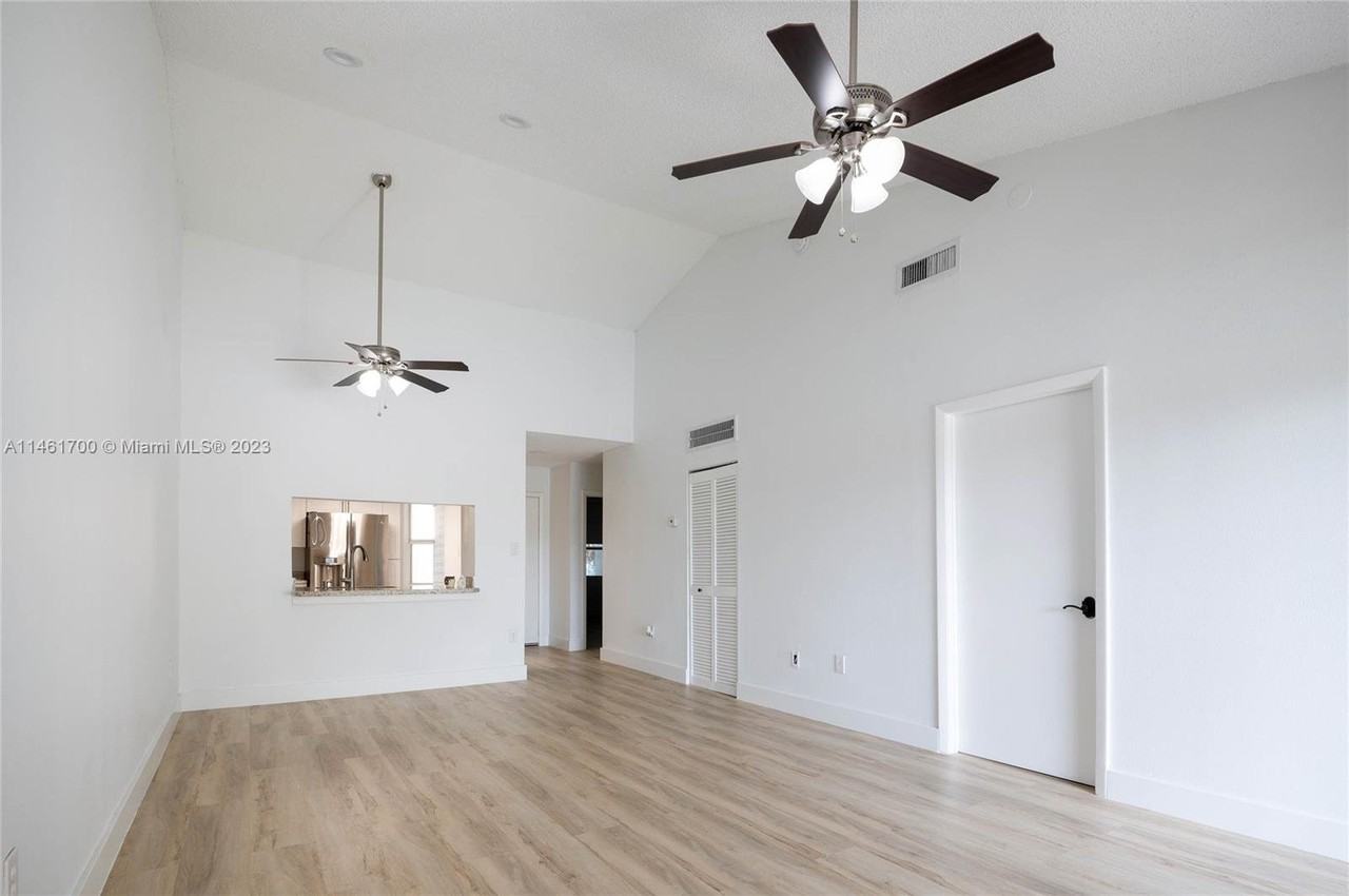 705 Sw 113th Way #705 - Photo 3 of 8