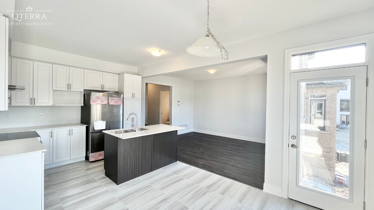 23 Federica Crescent, Wasaga Beach, Ontario L9Z 0N5 - Photo 2 of 16