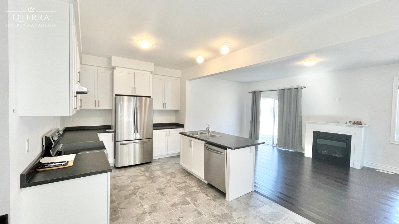 31 Lisa St, Wasaga Beach, Ontario L9Z 1J9 - Photo 2 of 15