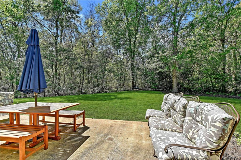 211 Palmetto Ct - Photo 3 of 14