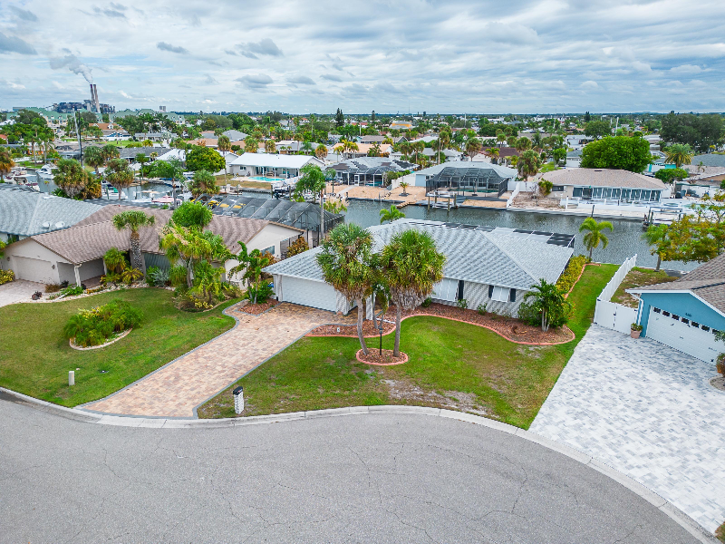 6305 Cottonwood Ln - Photo 3 of 50