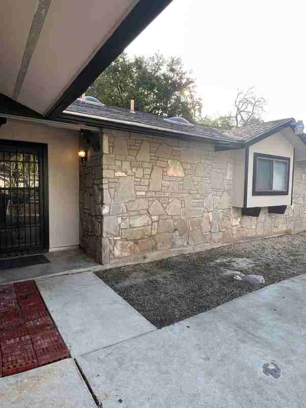 7427 Meadow Hl - Photo 3 of 30