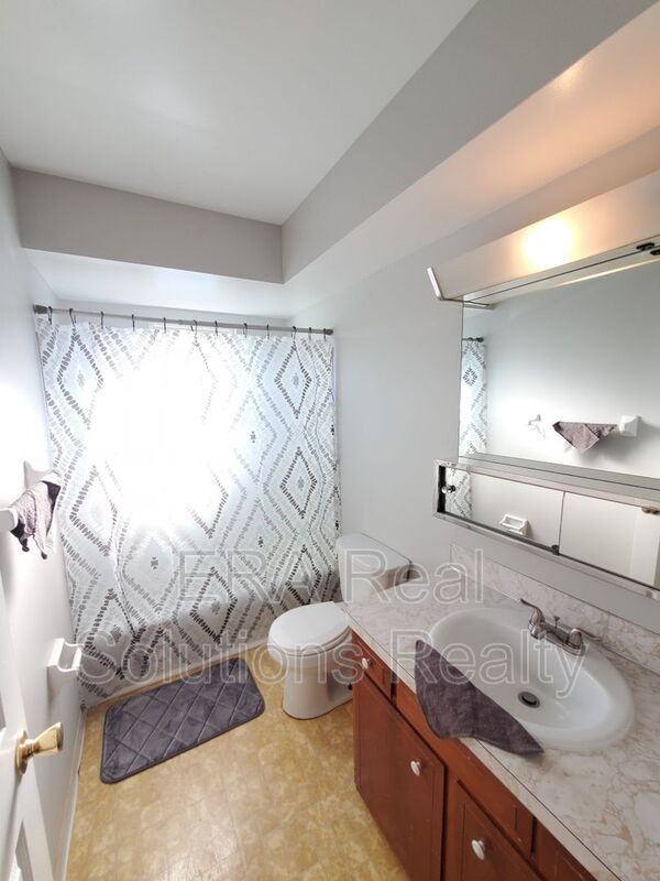 1114 Arnelle Ct - Photo 2 of 20