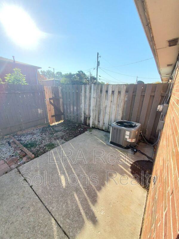 1114 Arnelle Ct - Photo 3 of 20