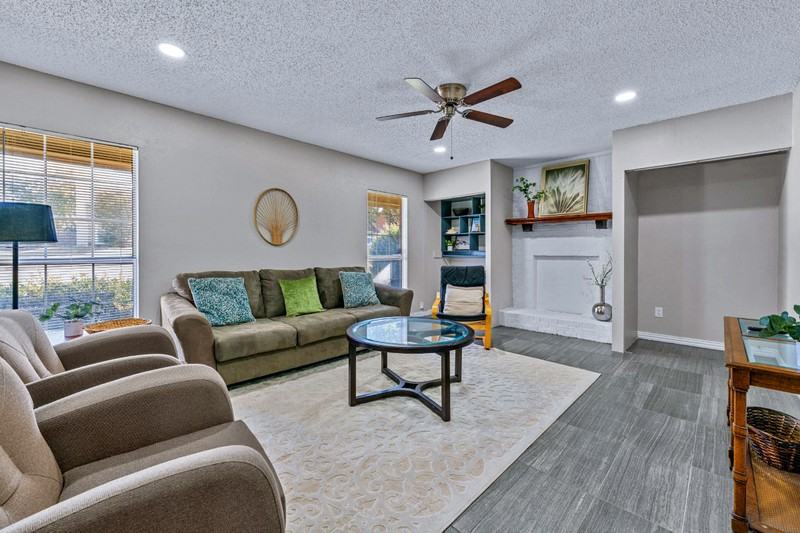 917 Carmela Dr - Photo 3 of 10