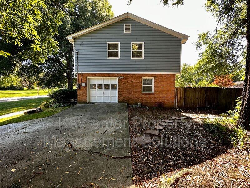 510 Shore Rd - Photo 2 of 42
