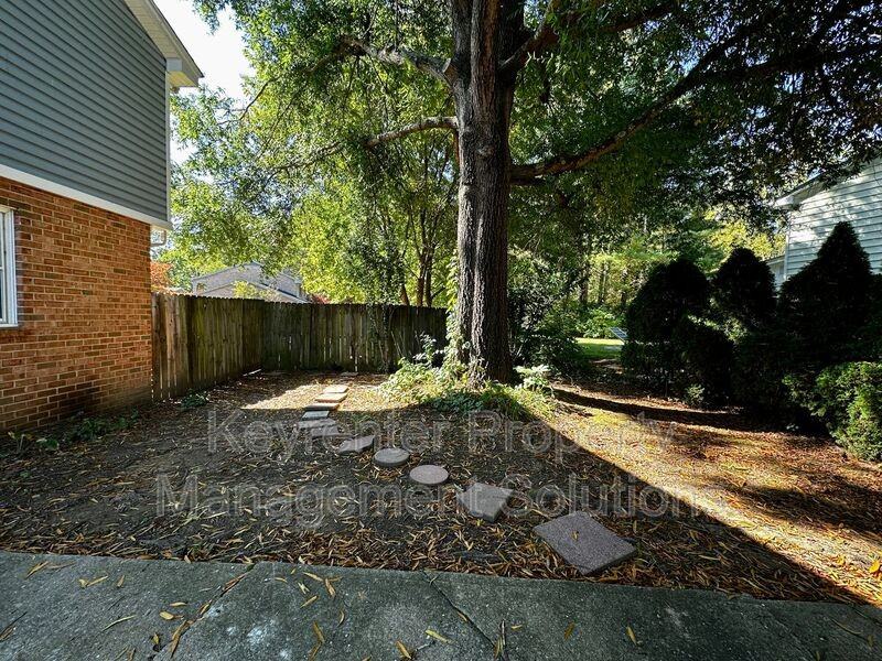 510 Shore Rd - Photo 3 of 42