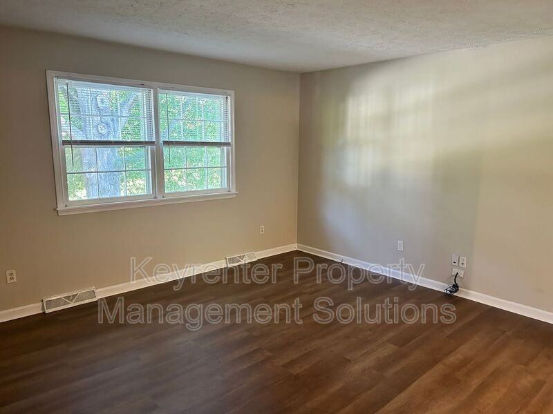510 Shore Rd - Photo 5 of 42
