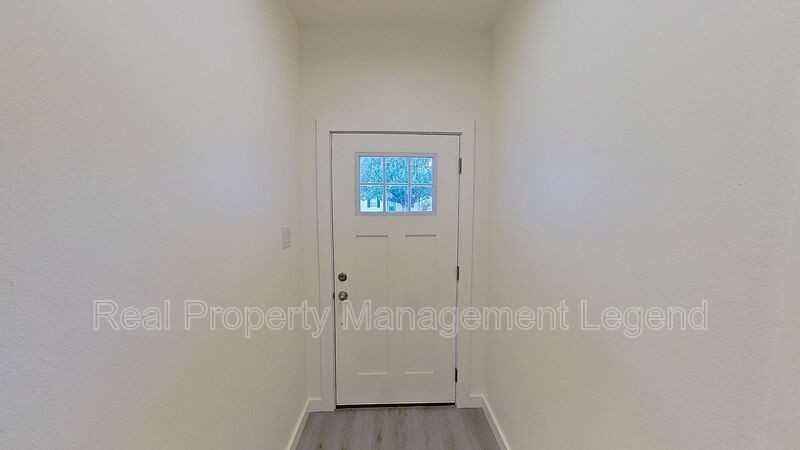 1009 Dubois St - Photo 4 of 35