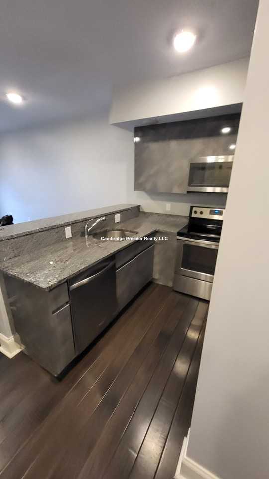 Howard St #211 - Photo 3 of 14