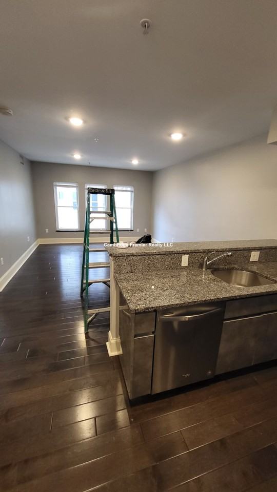 Howard St #211 - Photo 4 of 14