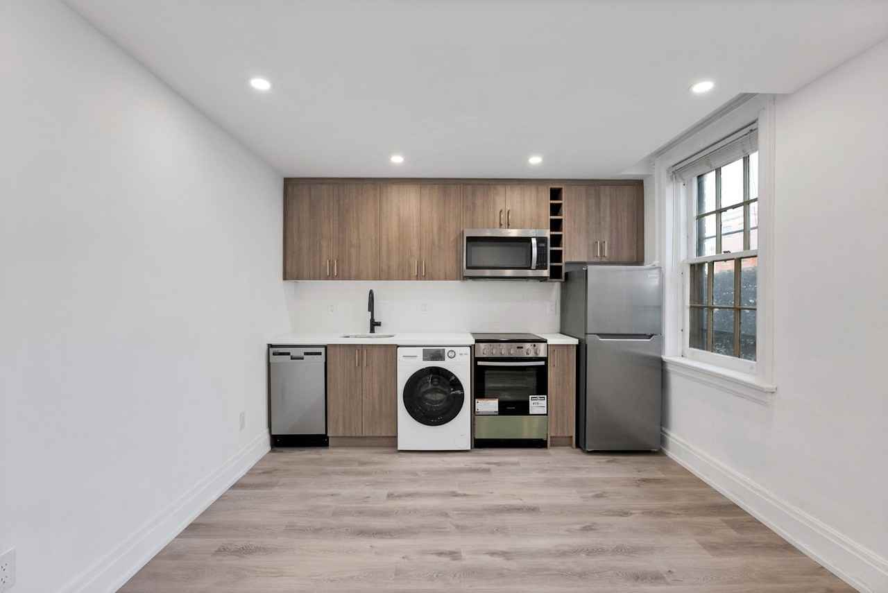 917 St. Clair Avenue West - Photo 2 of 50