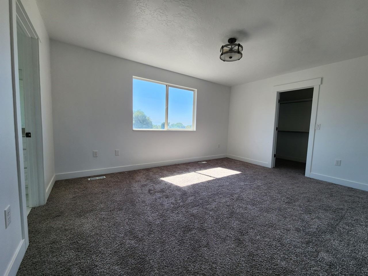 1092 E 3250 N #1 - Photo 3 of 20