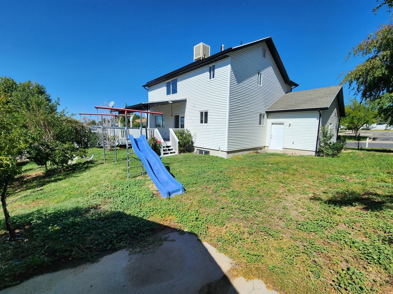 1092 E 3250 N #1 - Photo 4 of 20