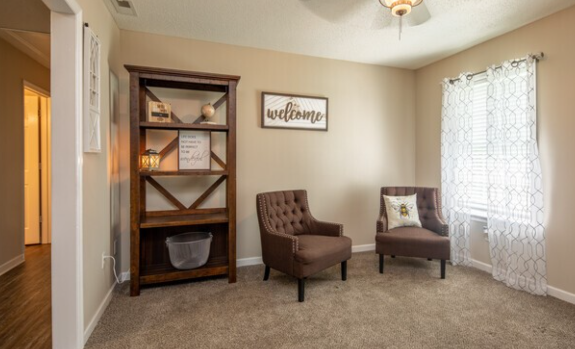 Admiral Place Apartments - Photo 6 of 25