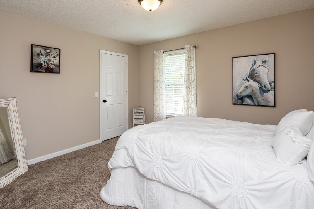 Admiral Place Apartments - Photo 7 of 25