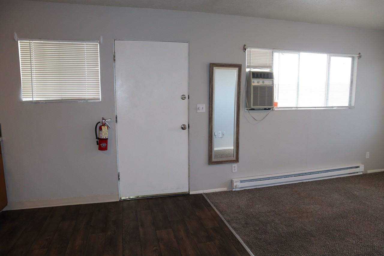 1706 W Idaho St #C - Photo 2 of 8